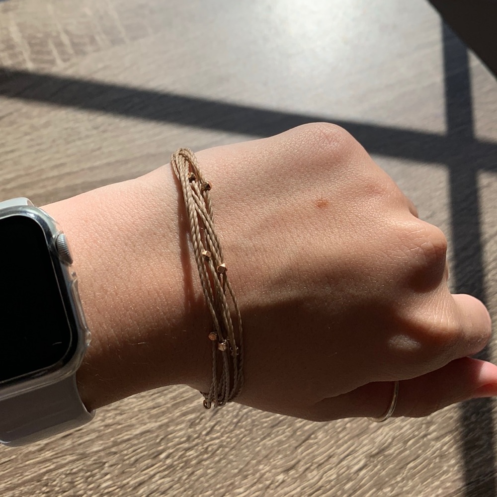 pura vida adjustable bracelet! mauve with gold beads